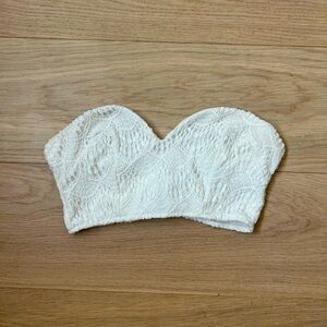 ⭐️4/$20 BUNDLE ITEM⭐️ Floral Textured Bandeau Top